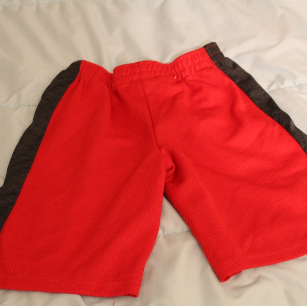 Boys' Size 6/7 Small BUZZER BEATER -100% Polyester